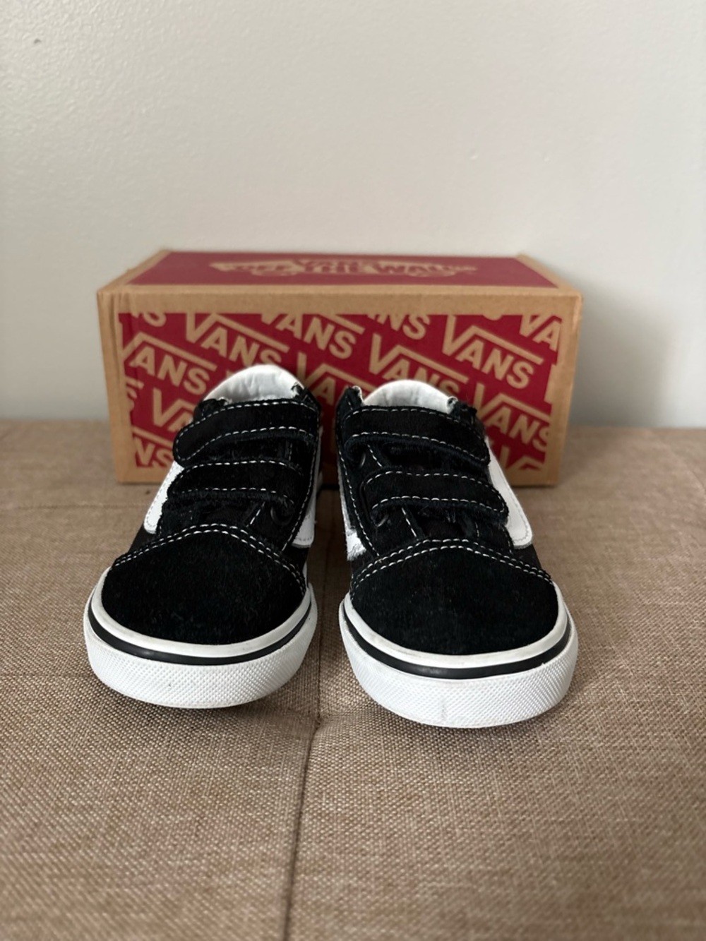 Vans Kids Black and White Old Skool Velcro Sneakers -used